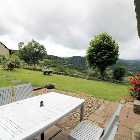 Charmante Maison Au Coeur Du Parc Des Volcans D'auvergne, Ideale Pour 4 Pers Avec Cheminee Et Jardin - Fr-1-742-371 *