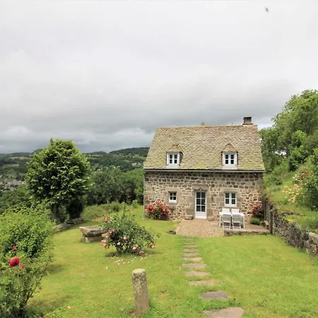 Holiday home Charmante Maison Au Coeur Du Parc Des Volcans D'auvergne, Ideale Pour 4 Pers Avec Cheminee Et Jardin - Fr-1-742-371