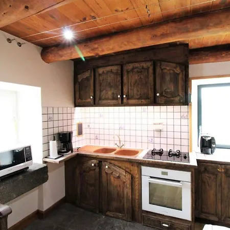 Charmante Maison Au Coeur Du Parc Des Volcans D'auvergne, Ideale Pour 4 Pers Avec Cheminee Et Jardin - Fr-1-742-371 Holiday home Albepierre-Bredons