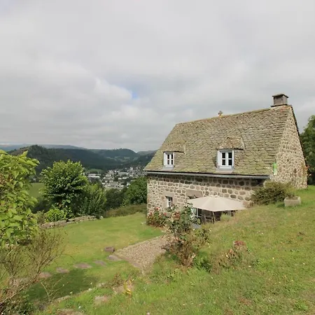 Holiday home Charmante Maison Au Coeur Du Parc Des Volcans D'auvergne, Ideale Pour 4 Pers Avec Cheminee Et Jardin - Fr-1-742-371 *