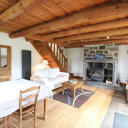 Holiday home Charmante Maison Au Coeur Du Parc Des Volcans D'auvergne, Ideale Pour 4 Pers Avec Cheminee Et Jardin - Fr-1-742-371 *